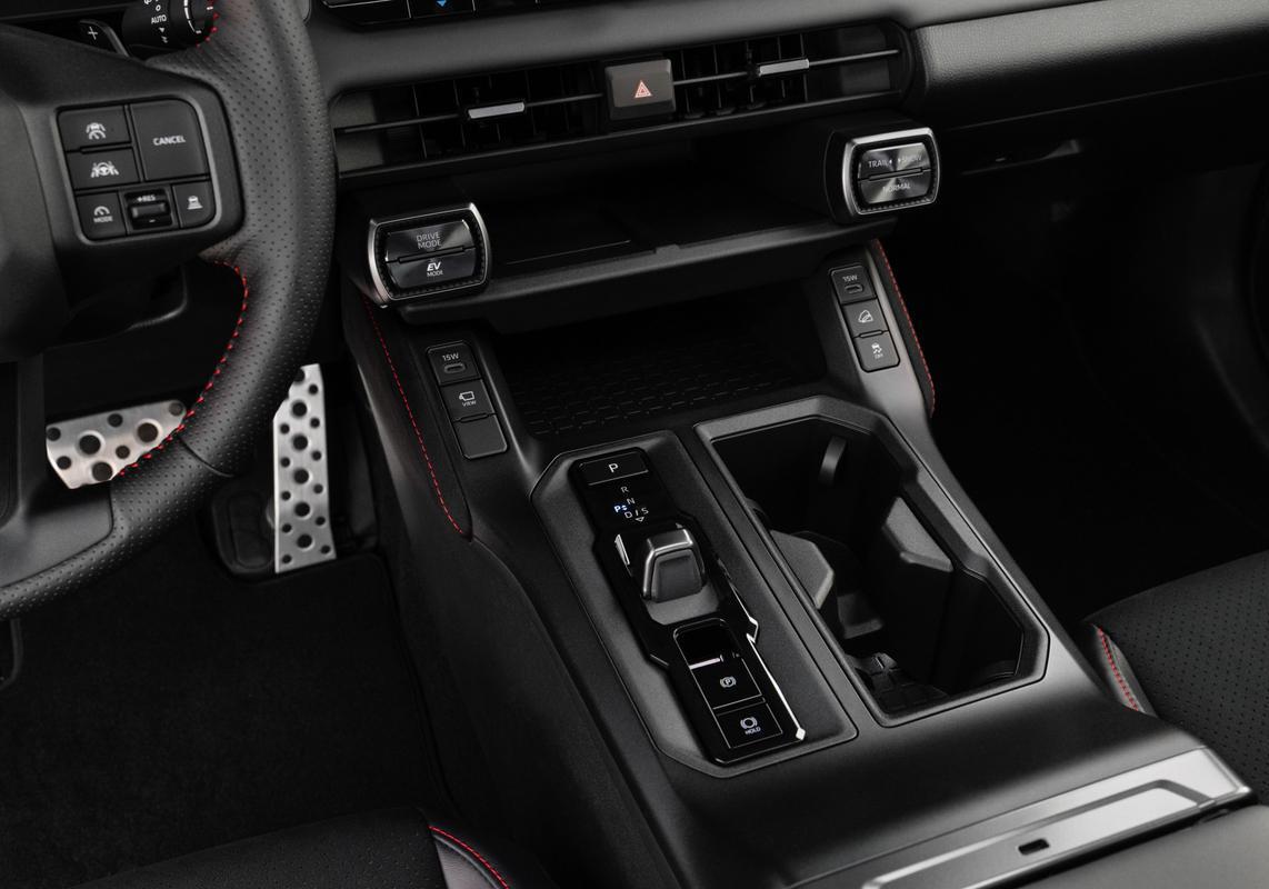 Toyota RAV4 GRS - interni