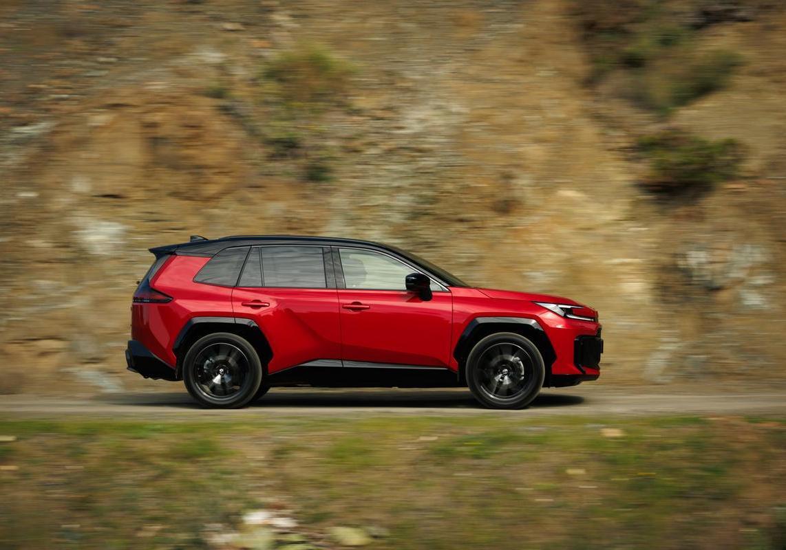 Toyota RAV4 GRS - laterale