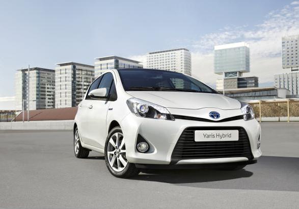 Toyota Yaris Hybrid anteriore