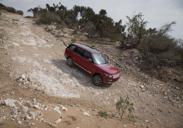 Viaggio in Marocco nuova Range Rover in discesa