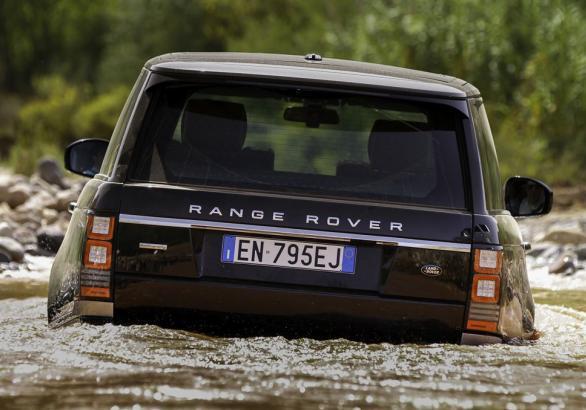 Viaggio in Marocco nuova Range Rover guado vista posteriore