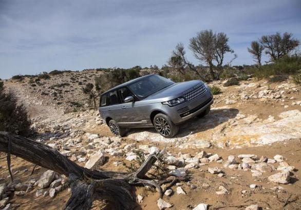 Viaggio in Marocco nuova Range Rover in salita