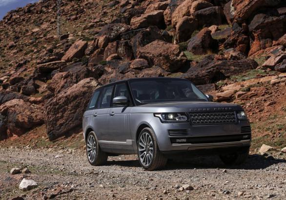 Viaggio in Marocco nuova Range Rover vista tre quarti anteriore