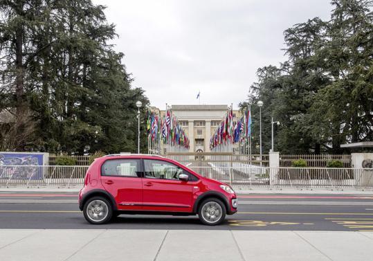 Volkswagen Cross Up! profilo lato destro