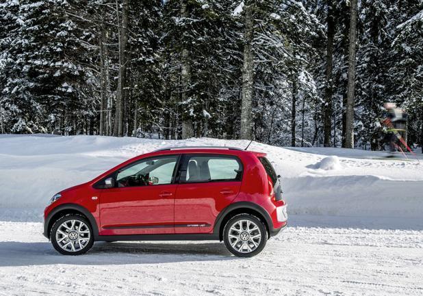 Volkswagen Cross Up! profilo lato sinistro