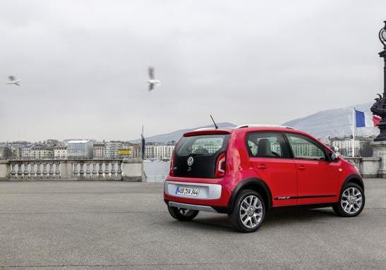 Volkswagen Cross Up! tre quarti posteriore lato destro