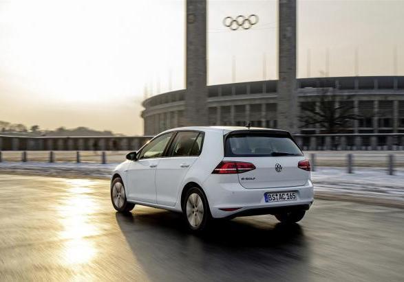 Volkswagen e-Golf tre quarti posteriore