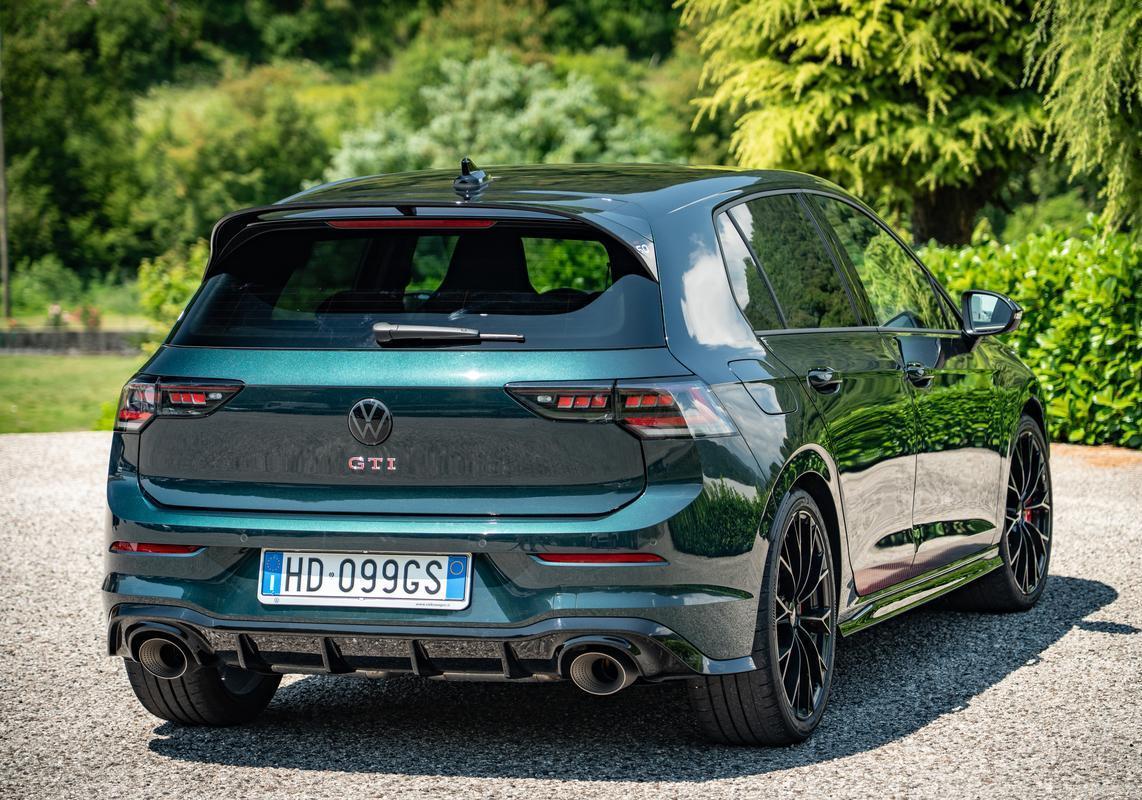 Volkswagen Golf GTi Edition 50 verde 11