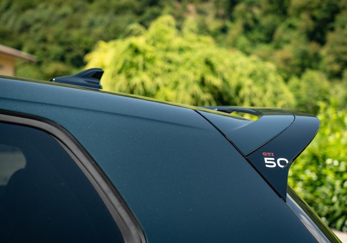 Volkswagen Golf GTi Edition 50 verde 12