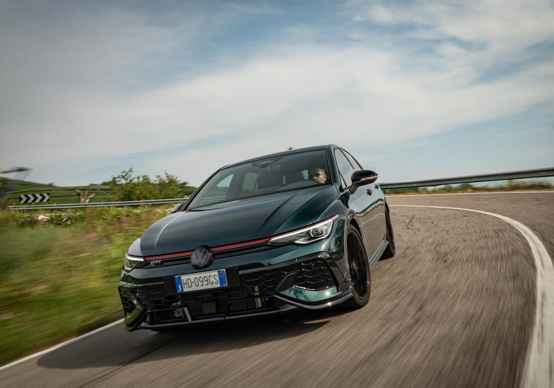 Volkswagen Golf GTi Edition 50 verde 3
