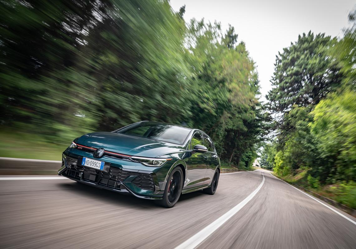 Volkswagen Golf GTi Edition 50 verde 6