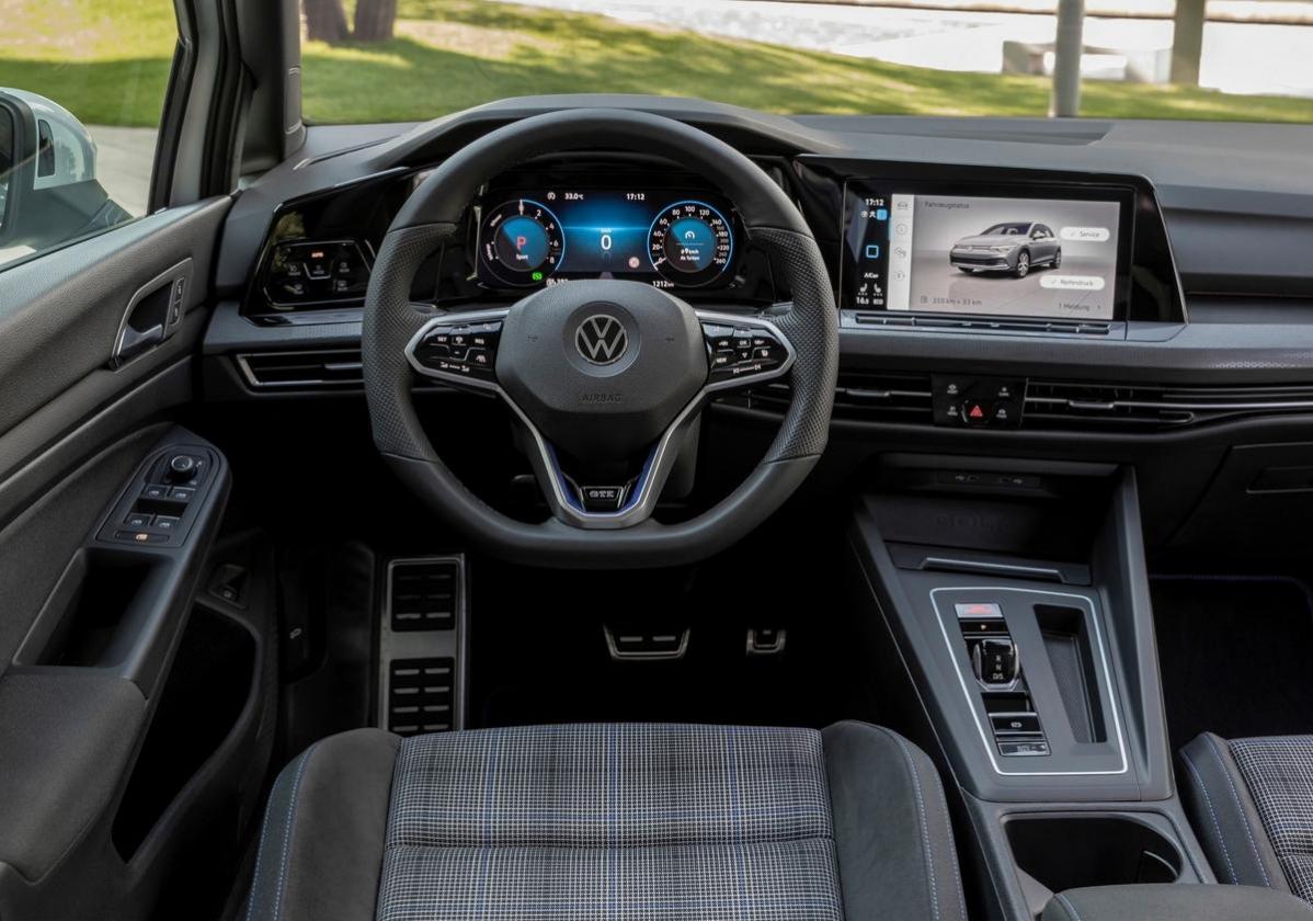 Volkswagen Golf ibrida plug in 12