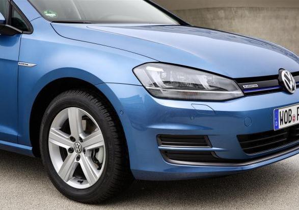 Volkswagen Golf TGI Bluemotion dettaglio frontale