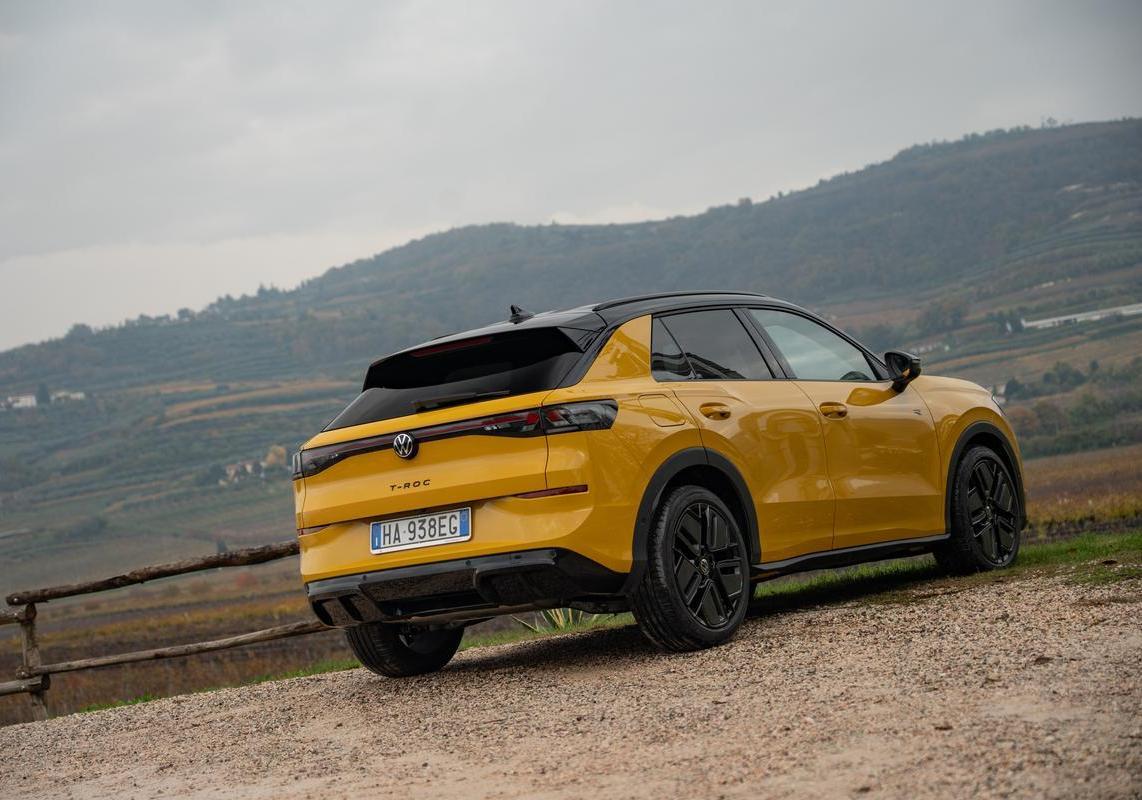 Volkswagen T-Roc 2026 eTSI posteriore