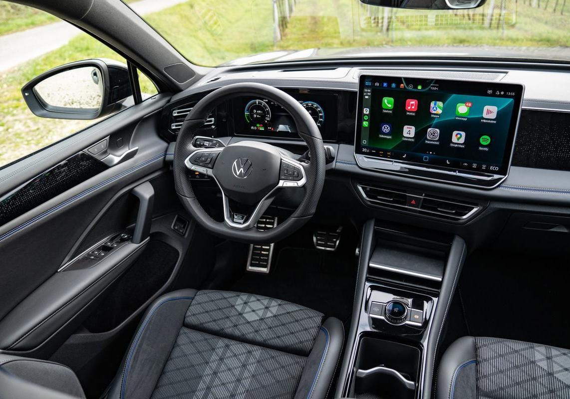 Volkswagen Tiguan eHybrid abitacolo