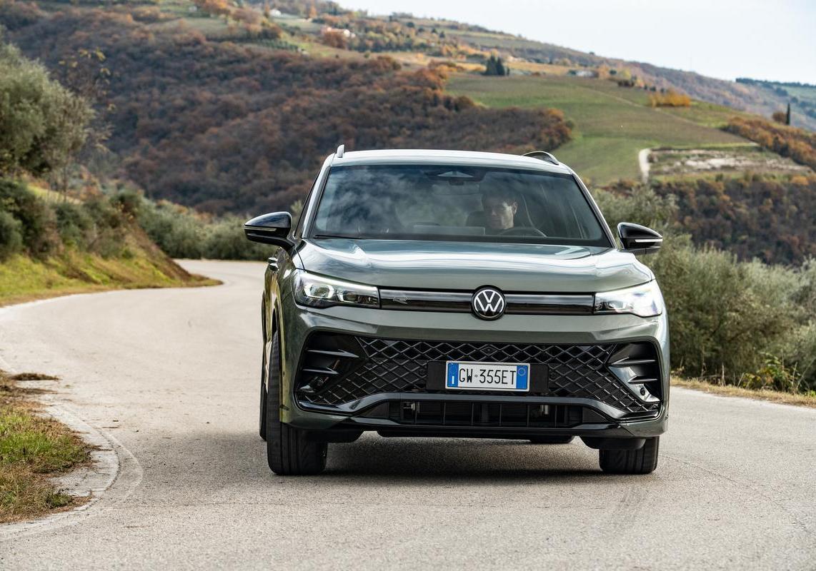 Volkswagen Tiguan eHybrid anteriore