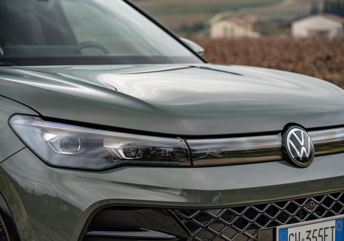 Volkswagen Tiguan eHybrid calandra anteriore