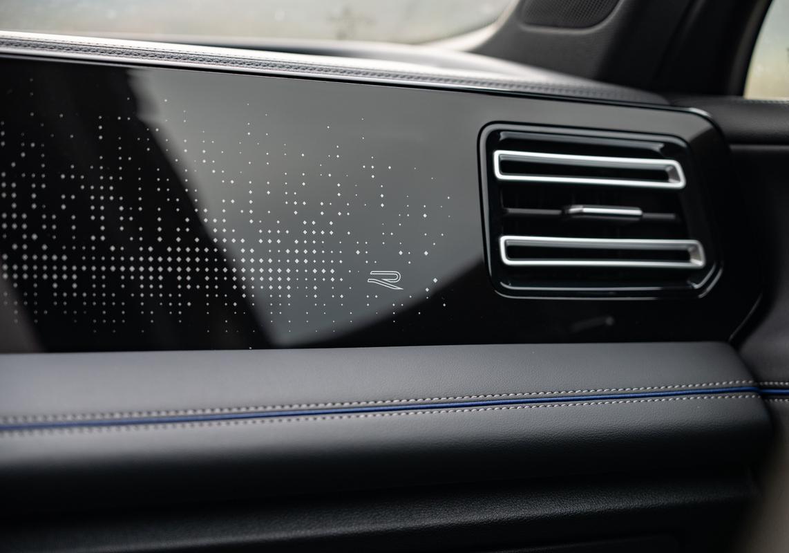 Volkswagen Tiguan eHybrid plancia illuminata