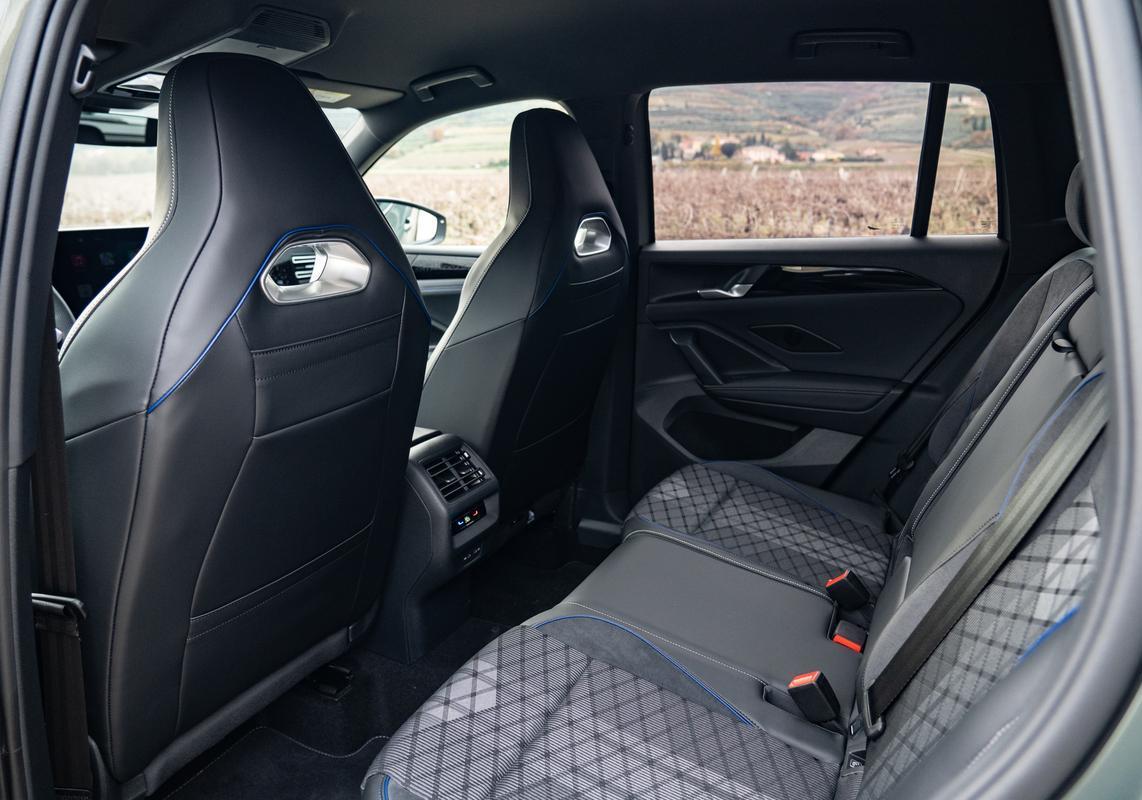 Volkswagen Tiguan eHybrid r line sedili posteriori