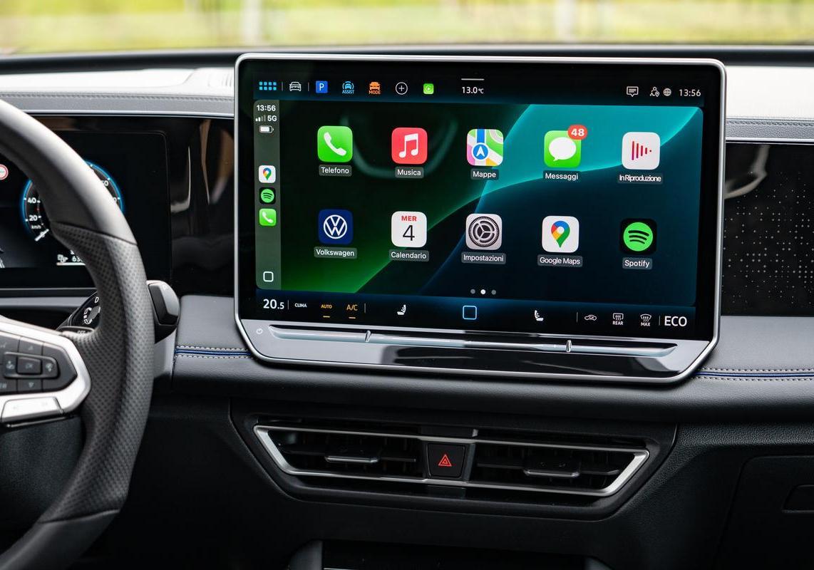 Volkswagen Tiguan eHybrid schermo touch