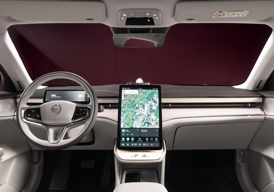 Volvo ES90 cruscotto