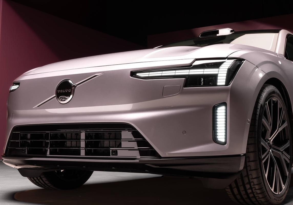 Volvo ES90 frontale