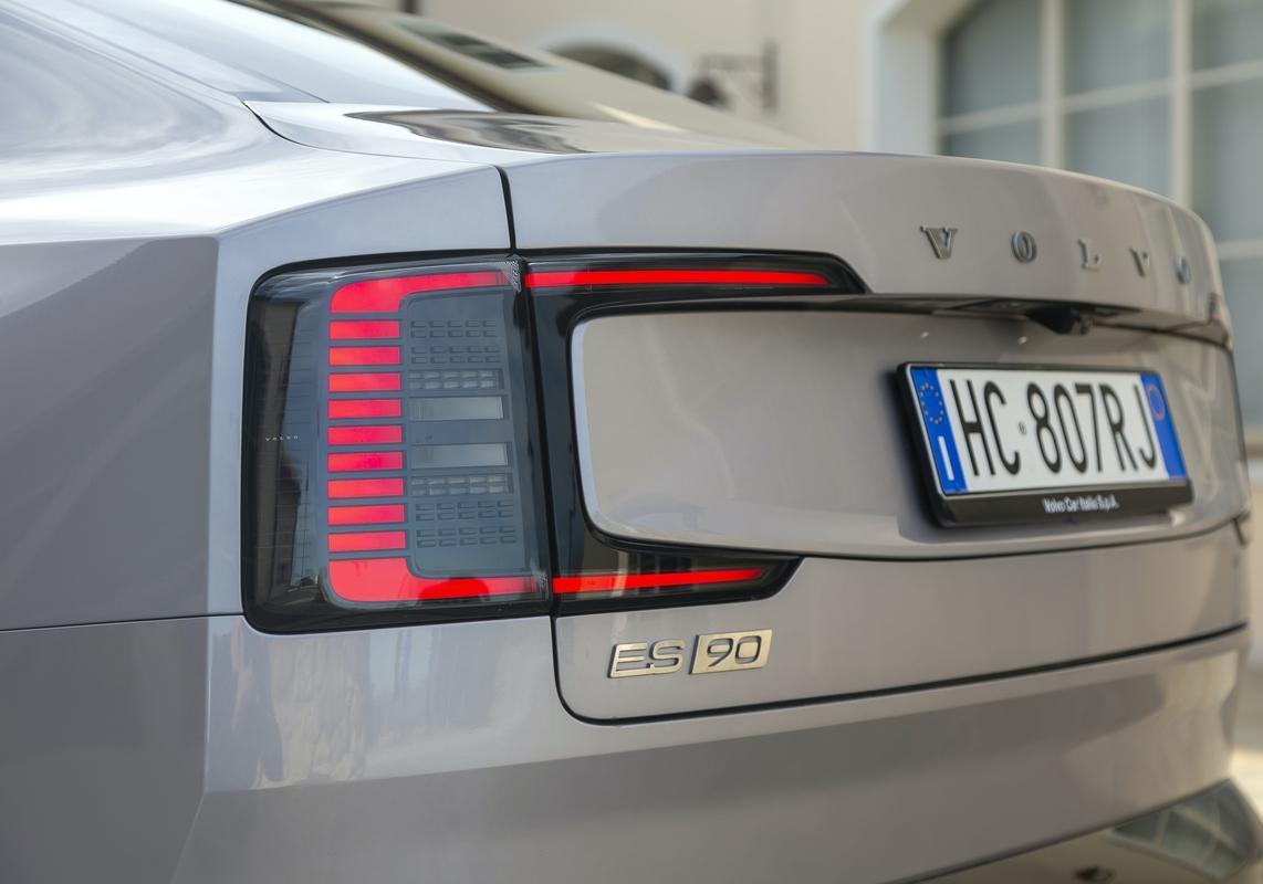 Volvo ES90 Single Motor Ultra fari posteriori