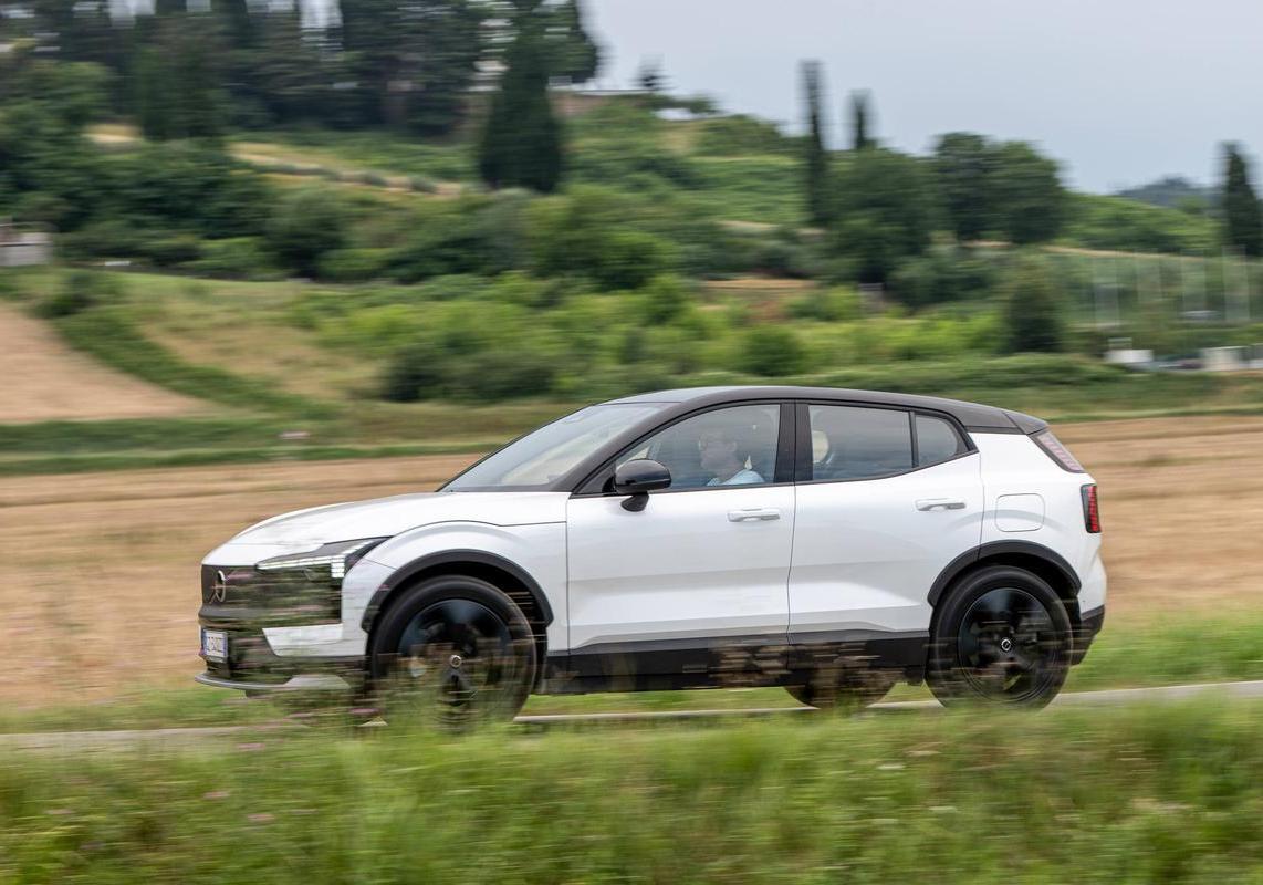 Volvo EX30 Cross Country prova