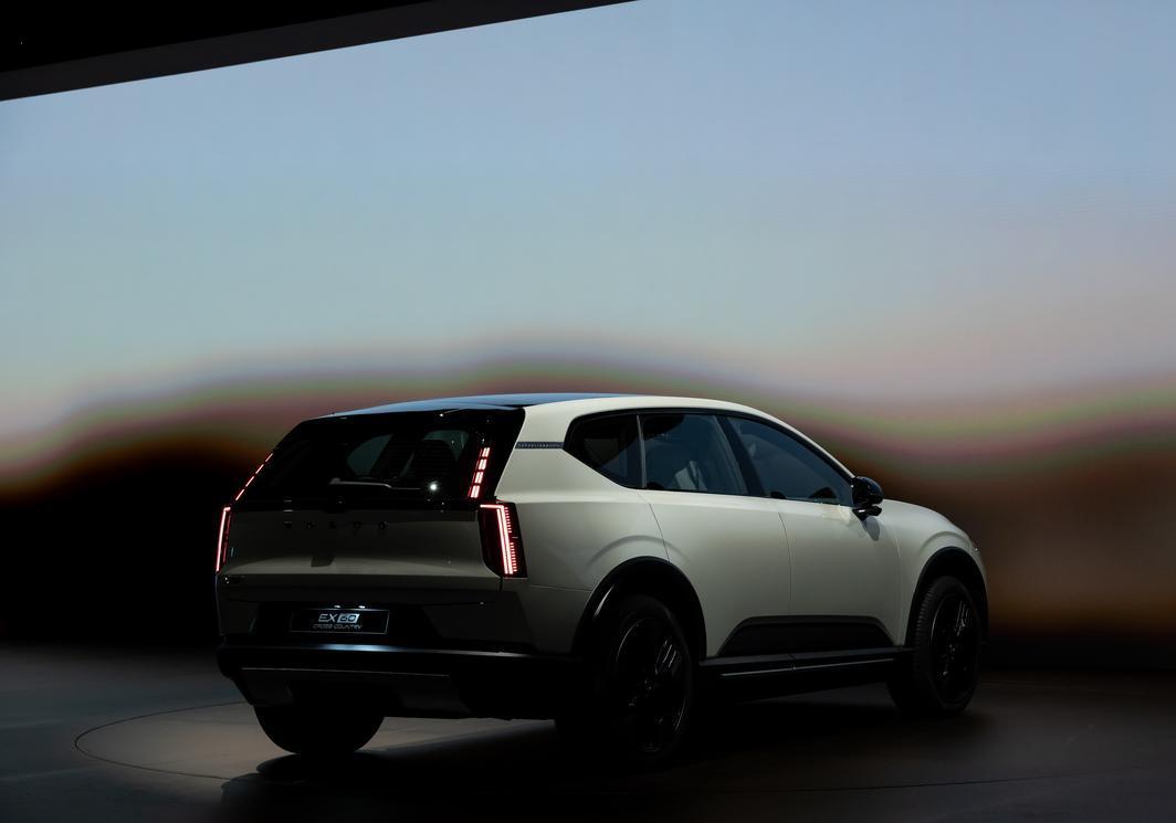 Volvo EX60 - posteriore CC