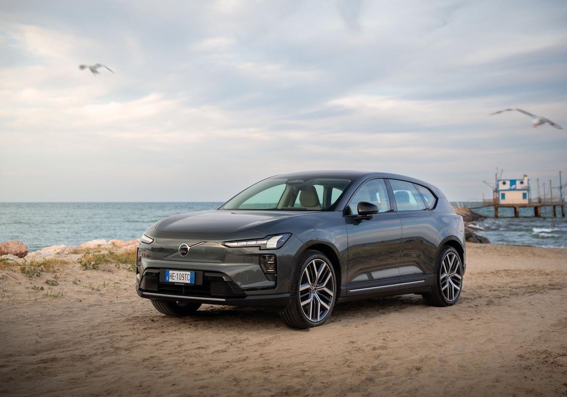 Volvo EX60 P10 AWD 3