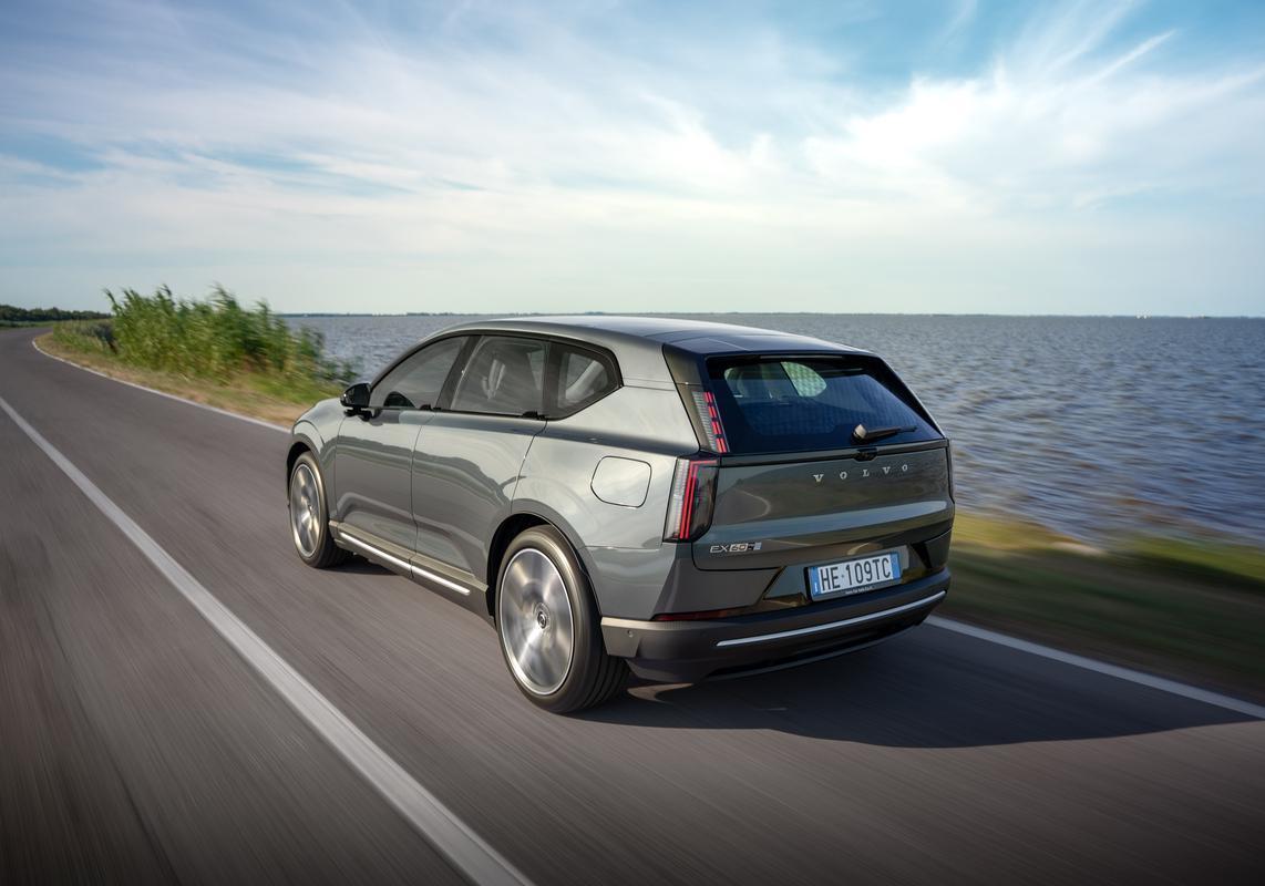 Volvo EX60 P10 AWD 6