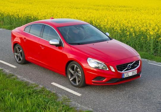 Volvo S60 anteriore