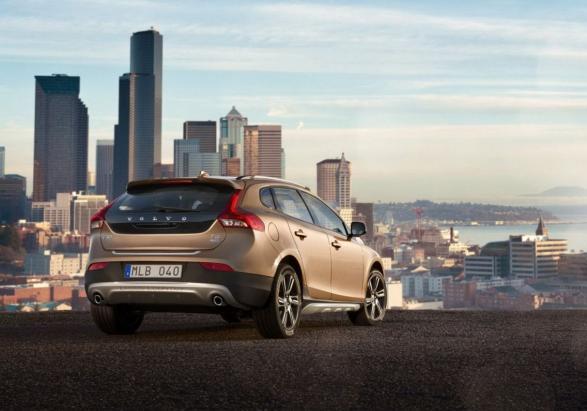 Volvo V40 Cross Country tre quarti posteriore lato destro