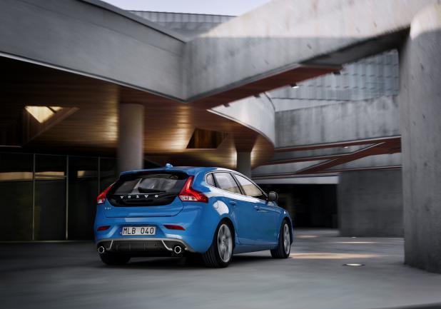 Volvo V40 R-Design tre quarti posteriore lato destro