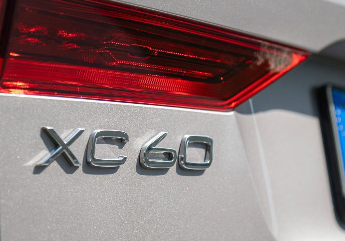 Volvo XC60 T6 Plug-in Hybrid 2025 badge