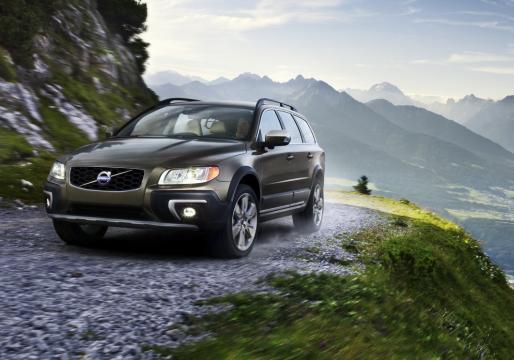 Volvo XC70 restyling 2013 tre quarti anteriore