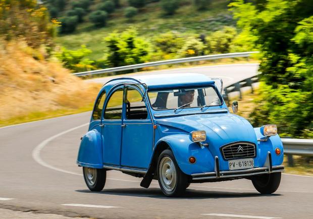 La '2 Cavalli' fa 70 anni, Citroën racconta la sua storia 01
