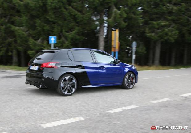 308 GTi by Peugeot Sport prova su strada