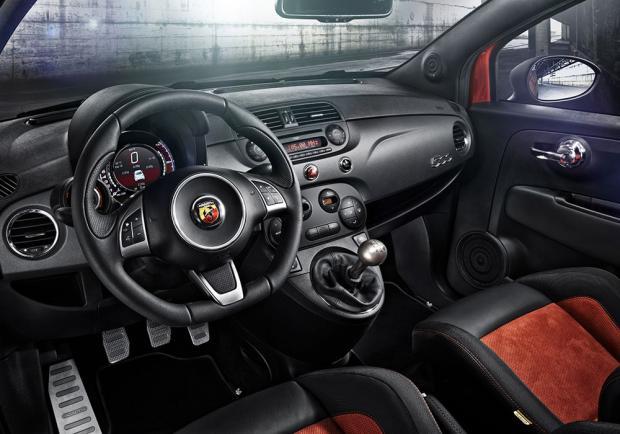 Abarth 595 Competizione plancia