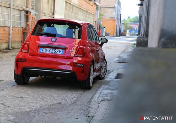 Abarth 595 esseesse 2020 posteriore