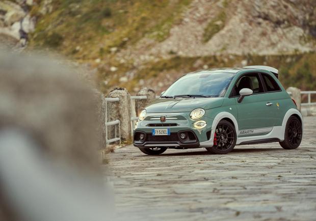 Abarth 695 70° Anniversario foto