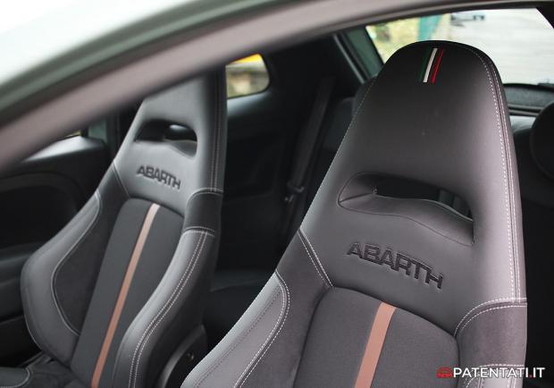 Abarth 695 70° Anniversario sedili sabelt