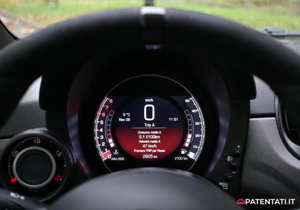 Abarth 695 70° Anniversario strumentazione