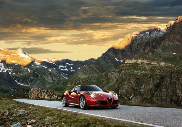 Alfa 4C tre quarti anteriore dx