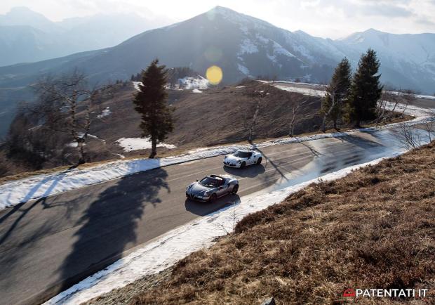 Alfa Romeo 4C Coupé vs 4C Spider anteriore