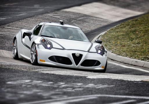 Alfa Romeo 4C al Nürburgring anteriore