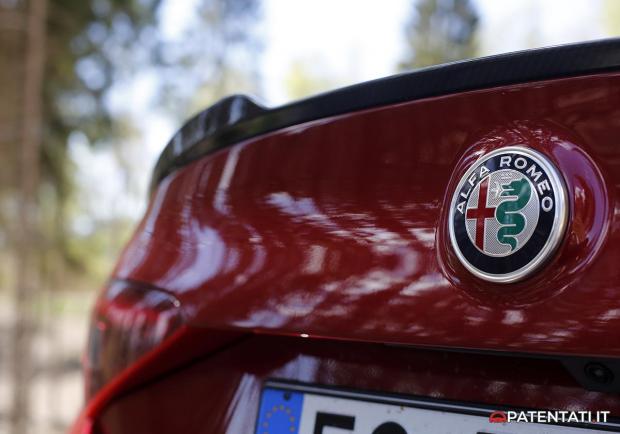 Alfa Romeo Giulia Quadrifoglio stemma