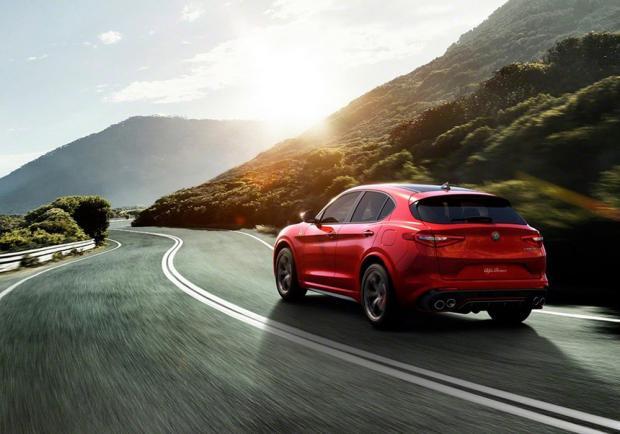 Alfa Romeo Stelvio foto posteriore
