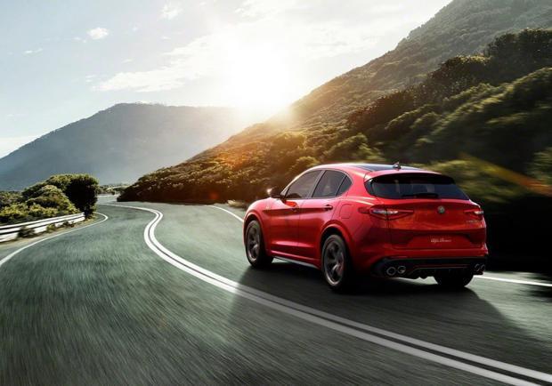 Alfa Romeo Stelvio foto posteriore