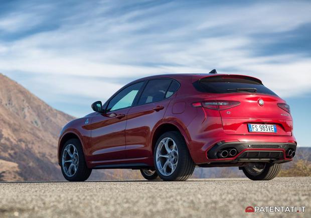 Alfa Romeo Stelvio Quadrifoglio foto posteriore